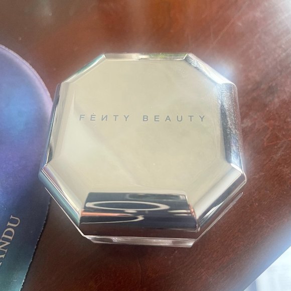 Fenty Beauty by Rihanna Pro Filt'r Instant Retouch Setting Powder in Butter - Picture 1 of 3